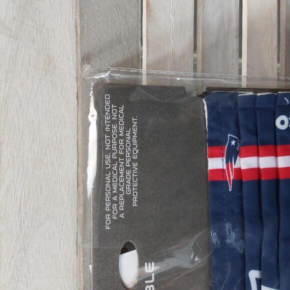 NFL New England Patriots Adjustable Mask | FOCO | Adult - Picture 5 of 7